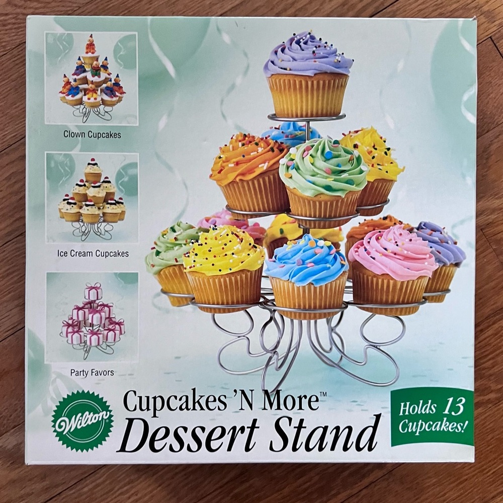 Wilton Cupcakes ‘N More Dessert Stand including Pampered Chef Decorator Set